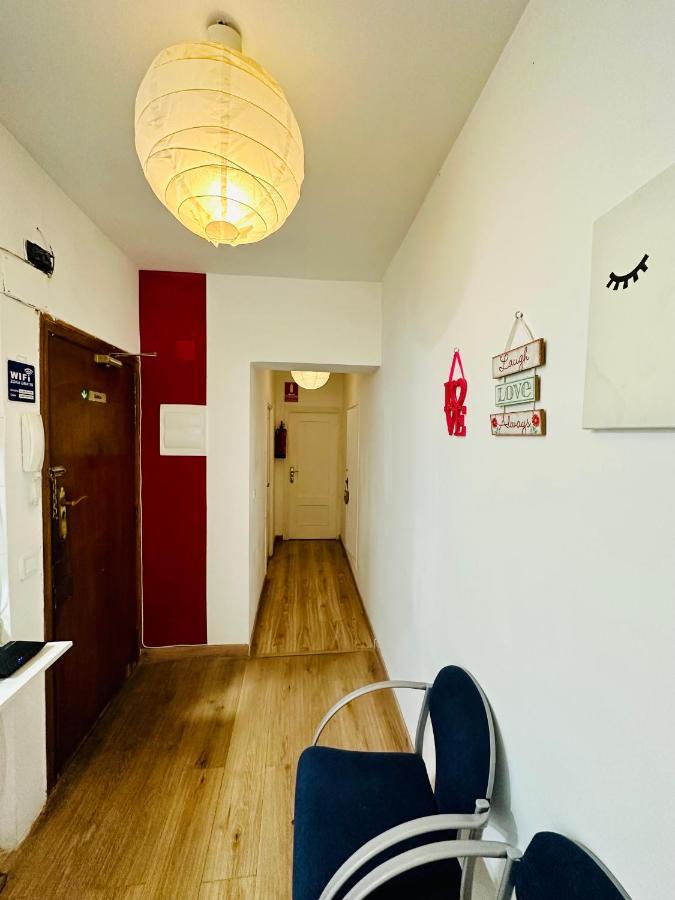 Punta Me Rooms Near The Gran Via Madrid Bagian luar foto
